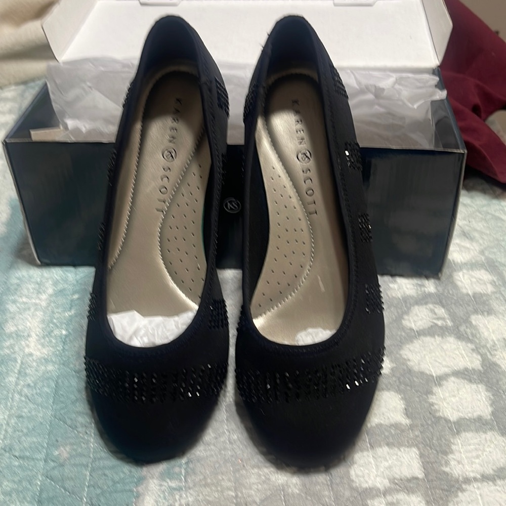 Karen Scott Black Flat with Sparkle Size7